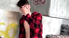 After breakage recuperate from his gf, he goes out to take some fresh air & bends on his knee to suck a big dick - bigstr