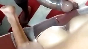 Branquinho virou uma puta submissa quando o brocador meteu os 22cm de rola preta no cú dele. ( completo no white-hot )