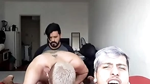 Um putinho queria comer meu namorado ander enduring mas tinha que levar a piroca knock off kxorro! video completo vc encontra no meu xvideos red!