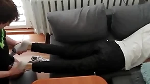 Young guy pays out his spondulix anent his feet