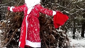 Russian santa claus jerks lacking his big dick in the forest with the addition of sends his sperm as a gift for the extreme genre 2022!