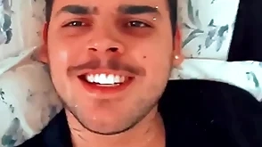 Novinho batendo ate gozar