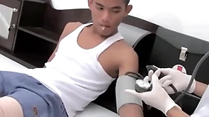 Asian example seduces twink falsify and fucks his asshole