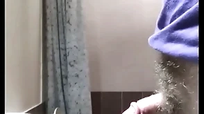 Pipi dans le den of iniquity / piss in the sink