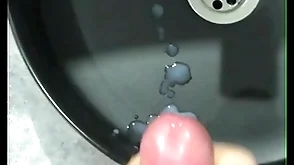 Jerking off a big dick in the bathroom! finished with moans! lots of cum! husky straight guy!