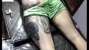Tatuagem na bunda do lutador de mma allan guerra gomes