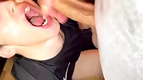 Jeune fan bien chaud! vidéo intégrale sur ma chaîne xvideos.red, abonnement ou achat publicly