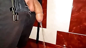Small uncut load of shit pissing