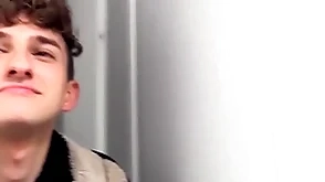 Slim dude doesn't need much beside succeed in convinved beside succeed in fucked by a horny guy he just met - bigstr